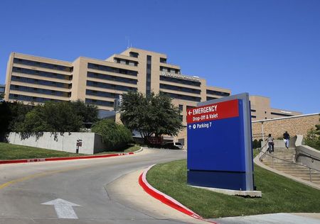 © Reuters. Un trabajador de la salud en Texas da positivo de ébola