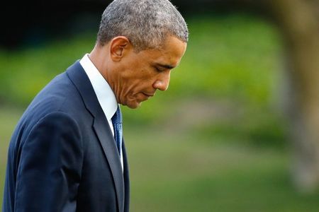 © Reuters. File photo of U.S. President Obama walking to the Oval Office after returning to the White House in Washington