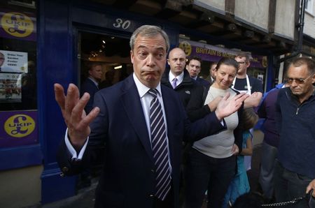 © Reuters. United Kingdom Independence Party leader Nigel Farage reacts to supporters and members of the public outside the party campaign office in Rochester southast England