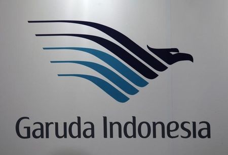 © Reuters. A company logo of Garuda Indonesia airline is displayed during a news conference in Hong Kong