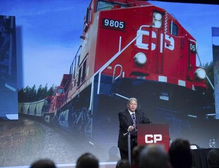 © Reuters. Hunter Harrison, CEO of Canadian Pacific Railway Limited addresses shareholders at the company's annual general meeting in Calgary