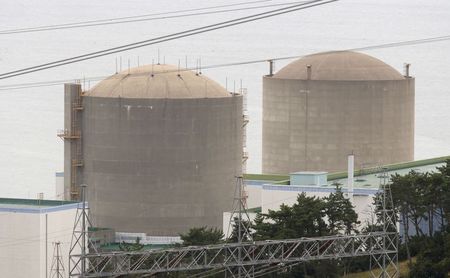 © Reuters. File photo shows the Kori No. 1 reactor and No. 2 reactor of state-run utility Korea Electric Power Corp in Ulsan