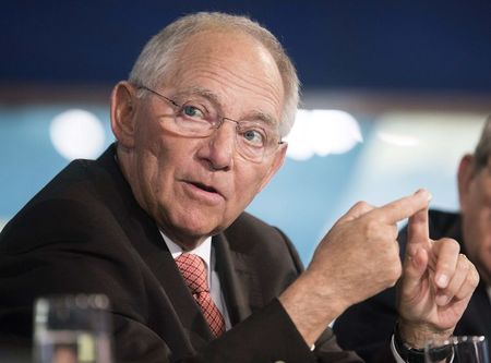 © Reuters. Germany's Minister of Finance Wolfgang Schauble speaks during a discussion during the World Bank/IMF annual meetings in Washington