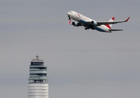 © Reuters. A plane takes off from the Vienna airport