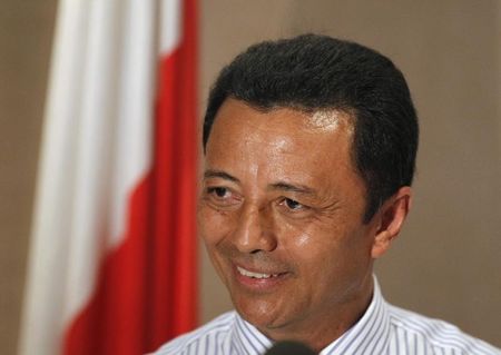 © Reuters. Former Madagascar leader Ravalomanana speaks during a media briefing in Johannesburg