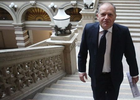 © Reuters. Former Austrian Interior Minister and Member of the European Parliament Strasser arrives at Austria's supreme court in Vienna