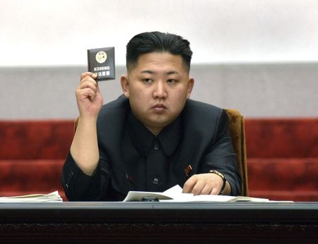 © Reuters. File photo shows North Korean leader Kim Jong-Un holding up his ballot during the fifth session of the 12th Supreme People's Assembly of North Korea in Pyongyang