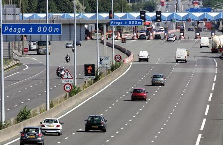 © Reuters. SÉGOLÈNE ROYAL VEUT DES AUTOROUTES GRATUITES LE WEEK-END