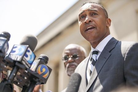 © Reuters. Former Charlotte, North Carolina Mayor Patrick Cannon makes a statement to the media after pleading guilty to corruption charges in federal court in Charlotte North Carolina