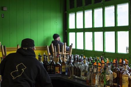 © Reuters. Perruso and Ciliento prepare their bar for its opening in Seaside Heights