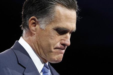 © Reuters. Former U.S. presidential candidate Romney pauses during remarks to the Conservative Political Action Conference in National Harbor, Maryland