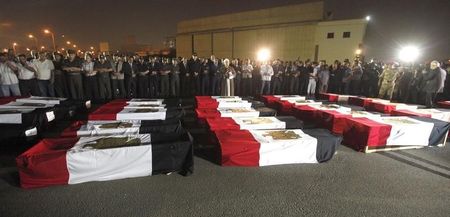 © Reuters. محكمة مصرية تحيل أوراق سبعة إلى المفتي أدينوا في قضية قتل 25 مجندا