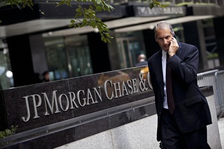 © Reuters. Man walks past JP Morgan Chase's international headquarters on Park Avenue in New York