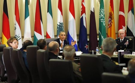 © Reuters. Obama fala durante reunião com chefes de Defesa em Washington