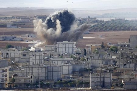 © Reuters. Esplosioni a Kobani 