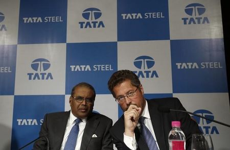 © Reuters. Tata Steel's Managing Director Hemant Nerurkar and Tata Steel Europe's Managing Director Karl-Ulrich Koehler speak to each other before a news conference to announce their fourth quarter results in Mumbai