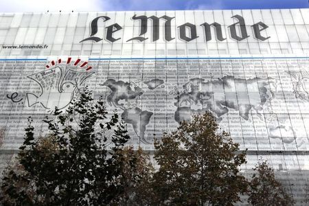 © Reuters. LE MONDE PORTE PLAINTE APRÈS UN ARTICLE DE VALEURS ACTUELLES