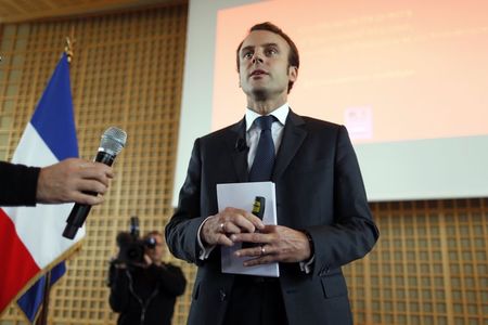 © Reuters. EMMANUEL MACRON VEUT SOIGNER LES MAUX DE L'ÉCONOMIE FRANÇAISE