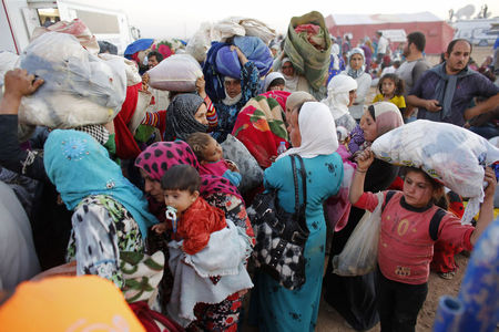 © Reuters. وكالة إغاثة: تزويد لاجئي العراق وسوريا بمستلزمات إغاثة شتوية