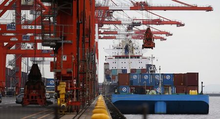 © Reuters. A container ship is seen at a port in Tokyo