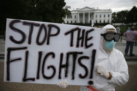 © Reuters. Obama autoriza enviar reservistas a África para ayudar contra el ébola