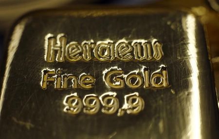 © Reuters. Слитки золота в хранилище Pro Aurum в Мюнхене