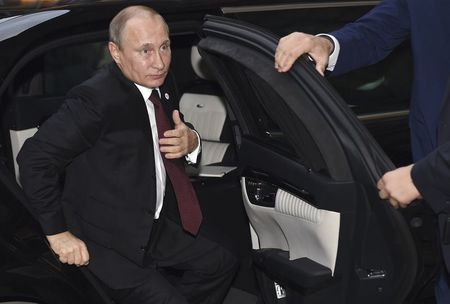 © Reuters. اجتماع ثان بين بوتين وبوروشينكو وميركل وأولوند لبحث أزمة أوكرانيا