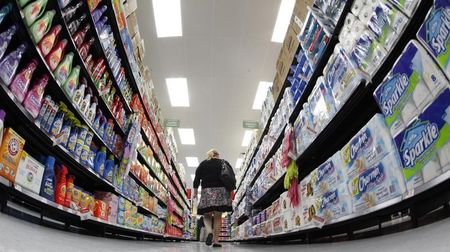 © Reuters. File photo of shopper walking down aisle in newly opened Walmart Neighborhood Market in Chicago