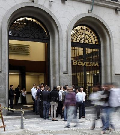 © Reuters. Prédio da Bovespa, em São Paulo.