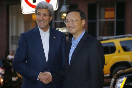 © Reuters. U.S. Secretary of State John Kerry greets China's State Councillor Yang Jiechi outside Kerry's home in Boston, Massachusetts