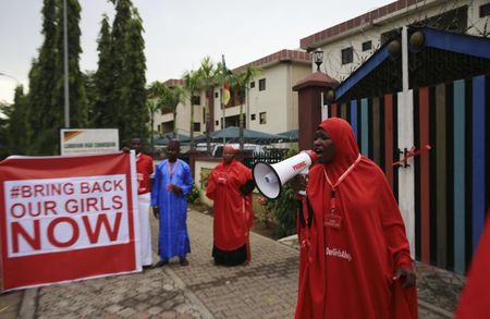 © Reuters. Campaigner from "#Bring Back Our Girls" shouts slogans during a rally calling for the release of the chibok school girls who were abducted by Boko Haram militants, in Abuja