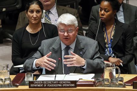 © Reuters. U.N. Head of the Department of Peacekeeping Operations Herve Ladsous speaks to members of United Nations Security Council during a meeting on the Ebola crisis at the U.N. headquarters in New York