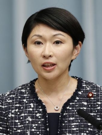 © Reuters. وزيرة يابانية بصدد تقديم استقالتها بسبب فضيحة مالية