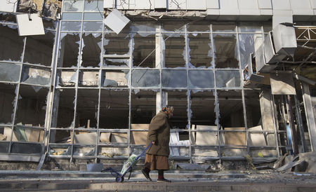 © Reuters. مقتل 4 مدنيين في قصف بمدينة دونيتسك بشرق أوكرانيا