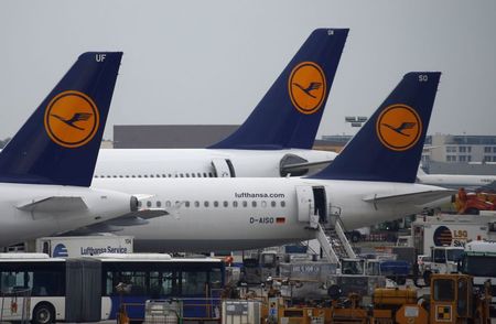 © Reuters. Lufthansa aircrafts stand on the tarmac during a strike at Frankfurt airport
