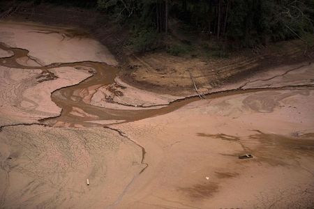 © Reuters. Represa em Nazaré Paulista, parte do sistema de água Cantareira, em 25 de setembro de 2014.