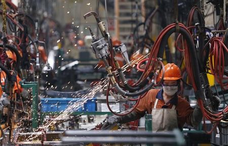 © Reuters. An employee works at a production line inside a Geely factory in Ningbo