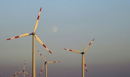 © Reuters. Turbinas de geração de energia eólica em Ludwigsburg, no norte da Alemanha