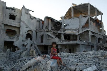 © Reuters. تشاؤم فلسطيني إزاء تعهدات إعادة إعمار قطاع غزة