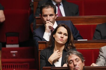 © Reuters. LA MAJORITÉ ÉTRILLE LES EX-MINISTRES DEVENUS "FRONDEURS"