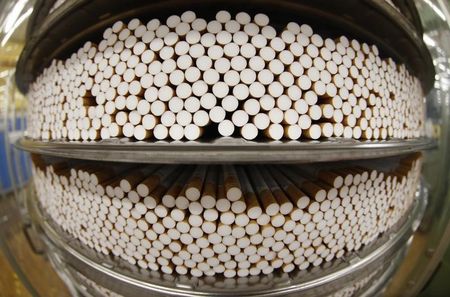 © Reuters. BRITISH AMERICAN TOBACCO CONSTATE UN RECUL DES VENTES