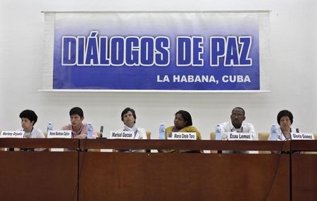 © Reuters. Vítimas do conflito armado na Colômbia participam de conferência de paz entre as Farc e o governo colombiano, em Havana