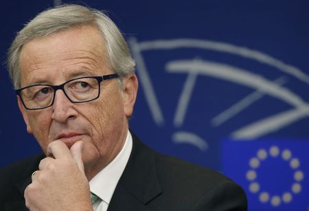 © Reuters. European Commission President Juncker attends a news conference after the election of the new European Commission at the EU Parliament in Strasbourg