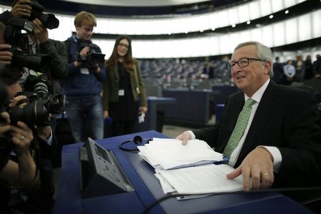 © Reuters. Jean-Claude Juncker, the incoming president of the European Commission, takes his seat as he arrives to attend the presentation of the college of Commissioners and their program during a plenary session at the EU Parliament in Strasbourg