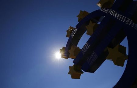 © Reuters. Sun is seen over the euro sign landmark next to the head quarters of the European Central Bank prior to the ECB's monthly press conference in Frankfurt