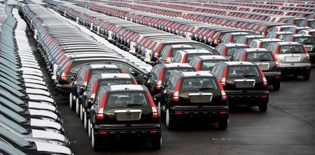 © Reuters. Honda cars are parked in rows at docks in Southampton, southern England