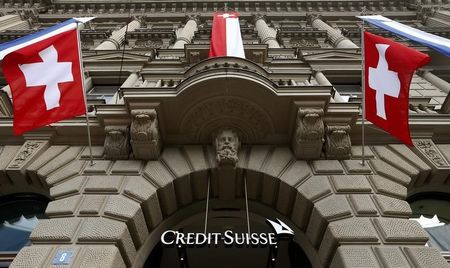 © Reuters. National flags of Switzerland fly over the entrance of the headquarters of Swiss bank Credit Suisse in Zurich
