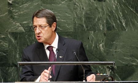 © Reuters. رئيس قبرص ينسحب من قمة للاتحاد الأوروبي بعد تعرضه لأزمة صحية