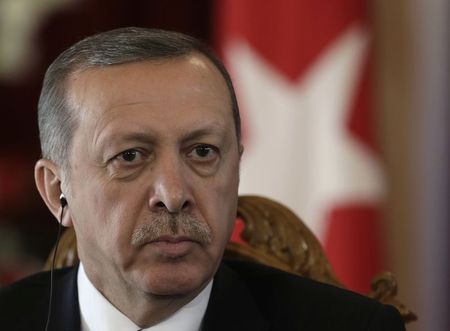 © Reuters. علامات توتر في علاقات أمريكا وتركيا مع نفاد صبر واشنطن