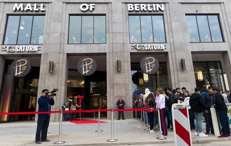 © Reuters. Un centro commerciale a Berlino 